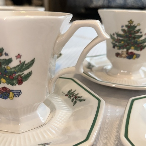 6 🎄Nikko Christmastime cups &saucers. holly-shaped handles! Octogon- shaped - Picture 5 of 13